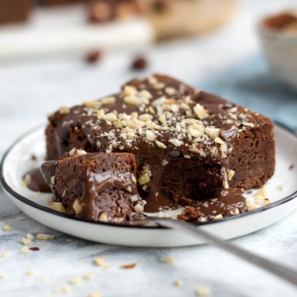 Chocolate brownie with hazelnut