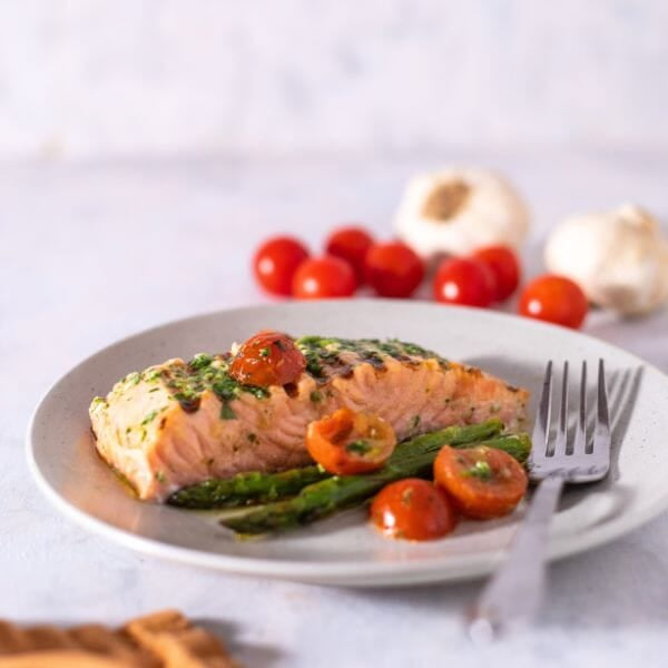 Salmon with Cherry Tomatoes and Asparagus
